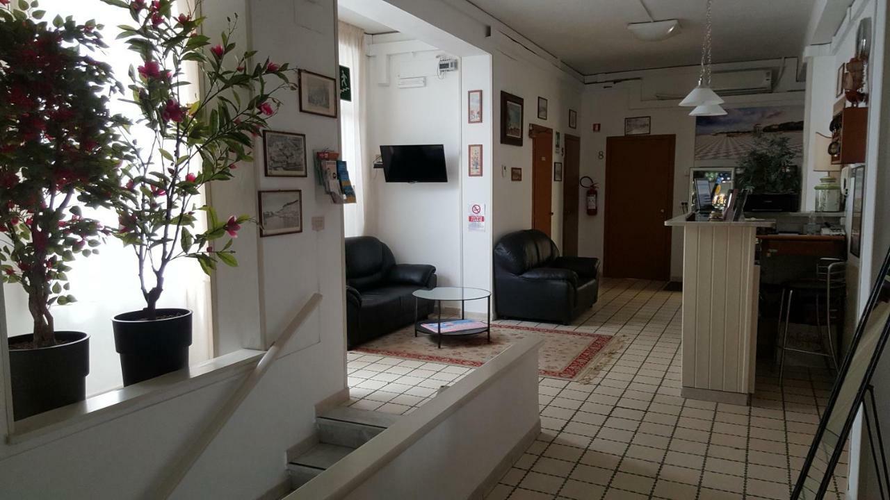 Albergo Pensione Ardenza Self Check-In Ливорно Экстерьер фото